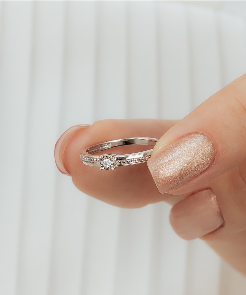 Baltā zelta gredzens ar briljantiem