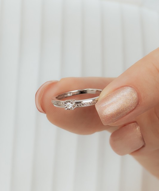 Baltā zelta gredzens ar briljantiem