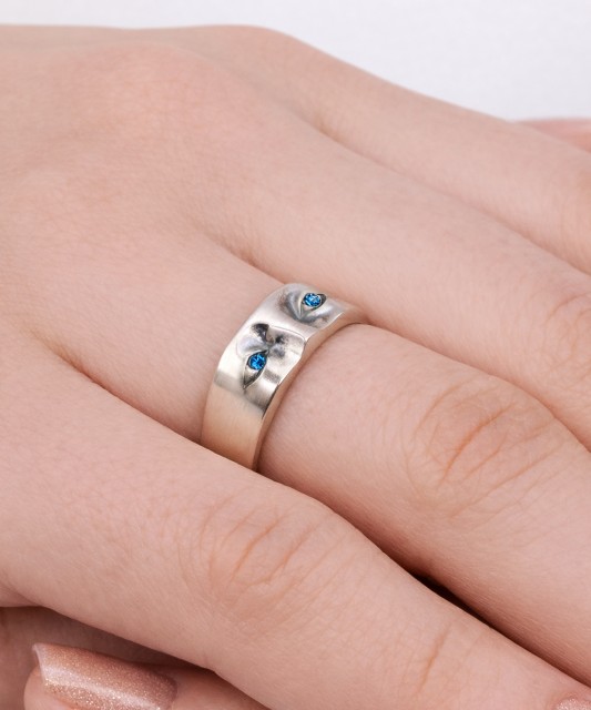 Sudraba gredzens ar kristāliem