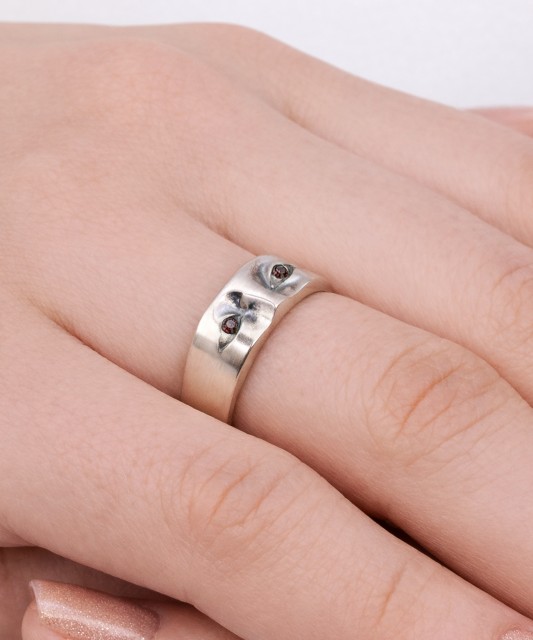 Sudraba gredzens ar kristāliem