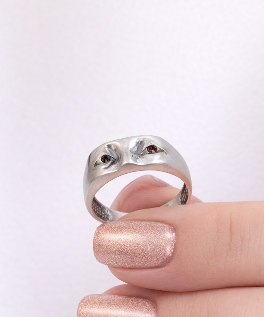 Sudraba gredzens ar kristāliem