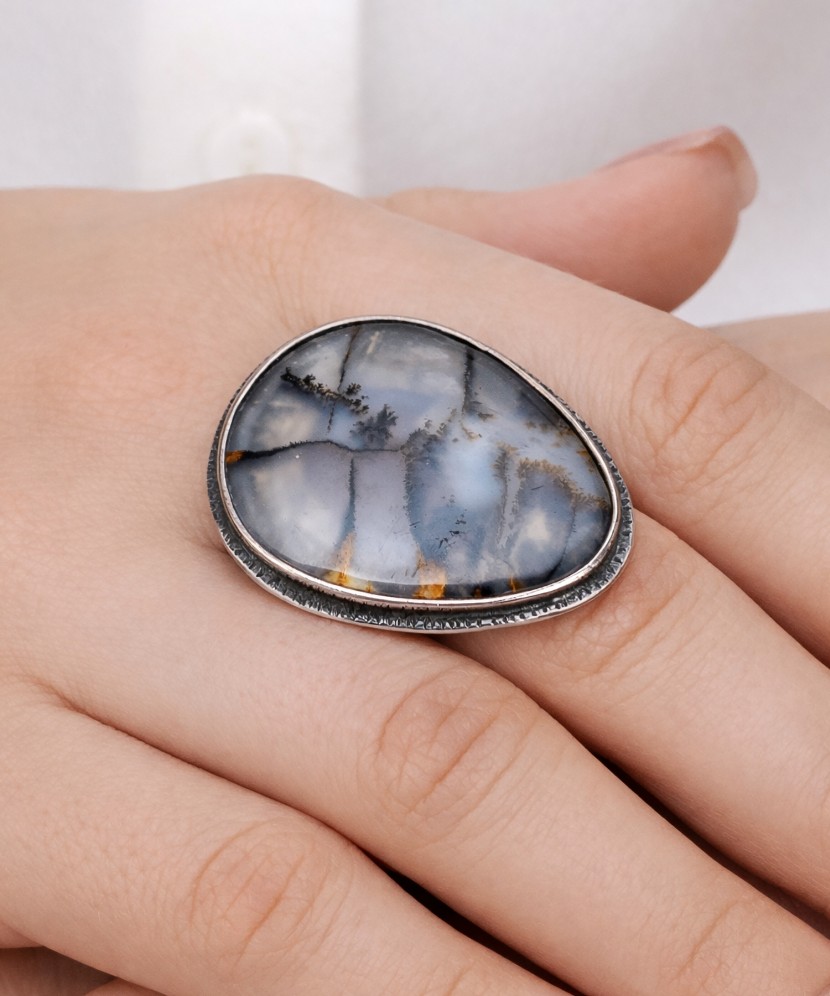 Серебряное кольцо с агатом