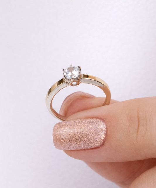 Кольцо из позолоченного серебра с цирконами