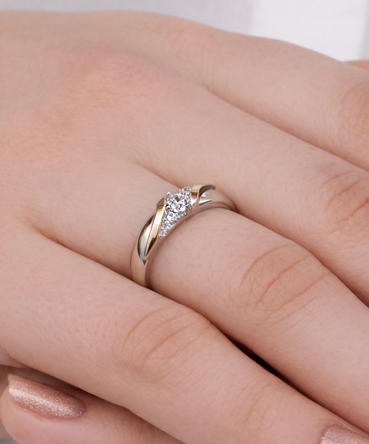 Apzeltīts sudraba gredzens ar cirkoniem