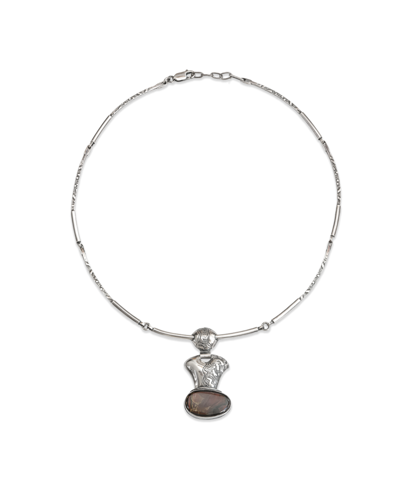 Sudraba kaklarota ar labradorīta kulonu