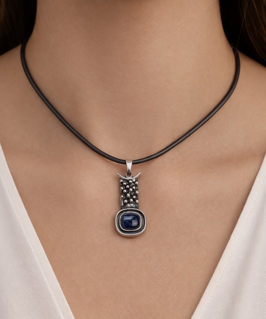 Серебряная подвеска с лазуритом