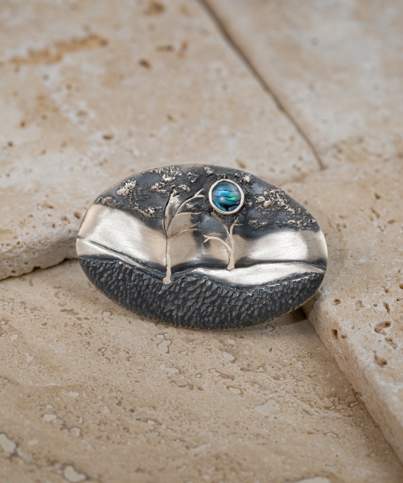 Sudraba piespraude ar perlamutru