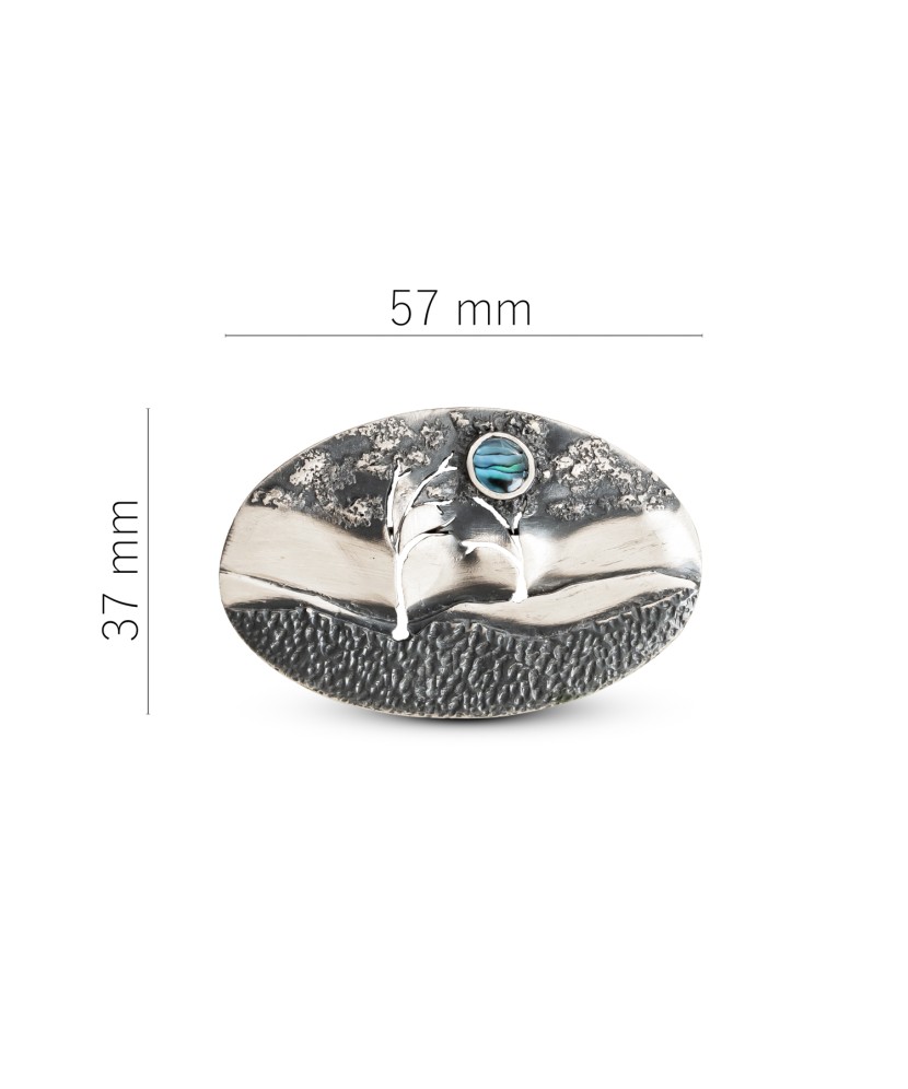 Серебряная брошь с перламутровой вставкой