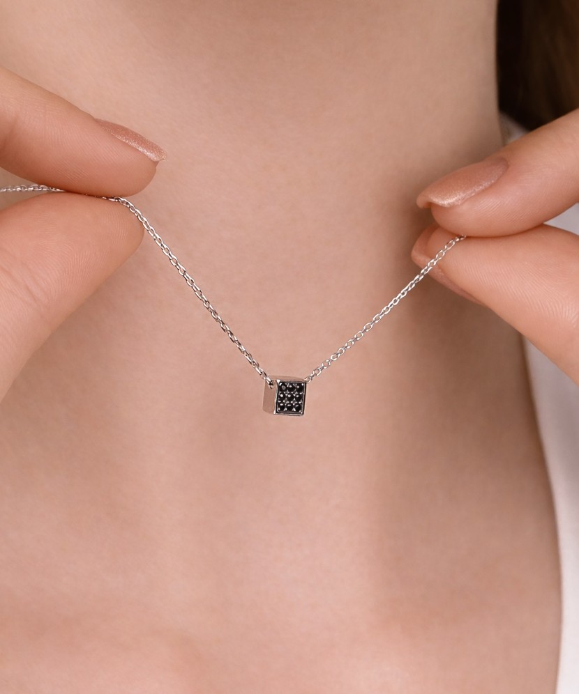 Sudraba ķēdīte ar cirkonija piekariņu