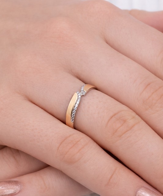 Apzeltīts sudraba gredzens ar cirkonijiem