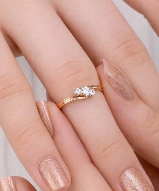 Zelta gredzens ar cirkonijiem