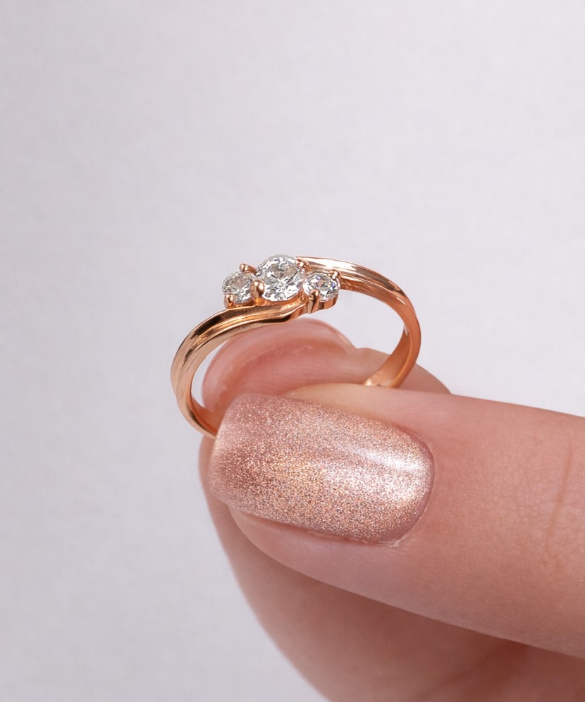 Золотое кольцо с цирконами