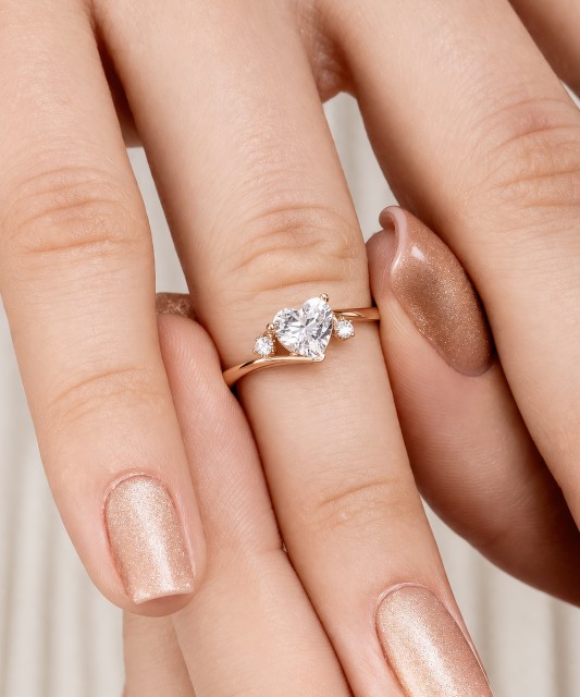 Zelta gredzens ar cirkonijiem