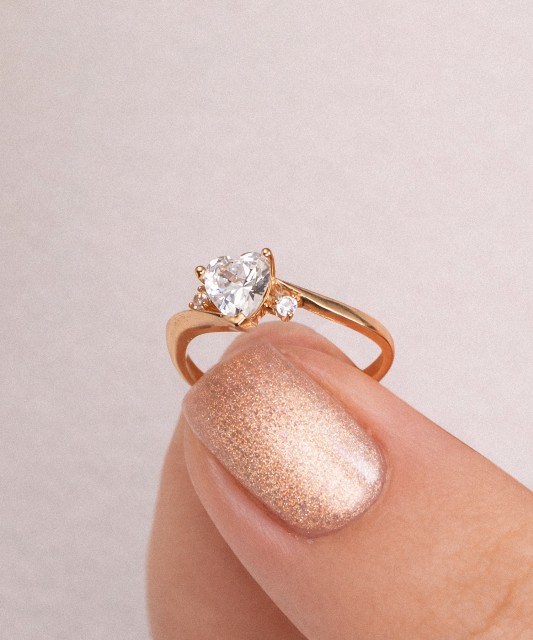 Zelta gredzens ar cirkonijiem