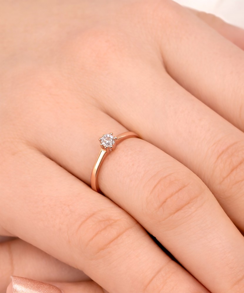 Zelta gredzens ar cirkonijiem