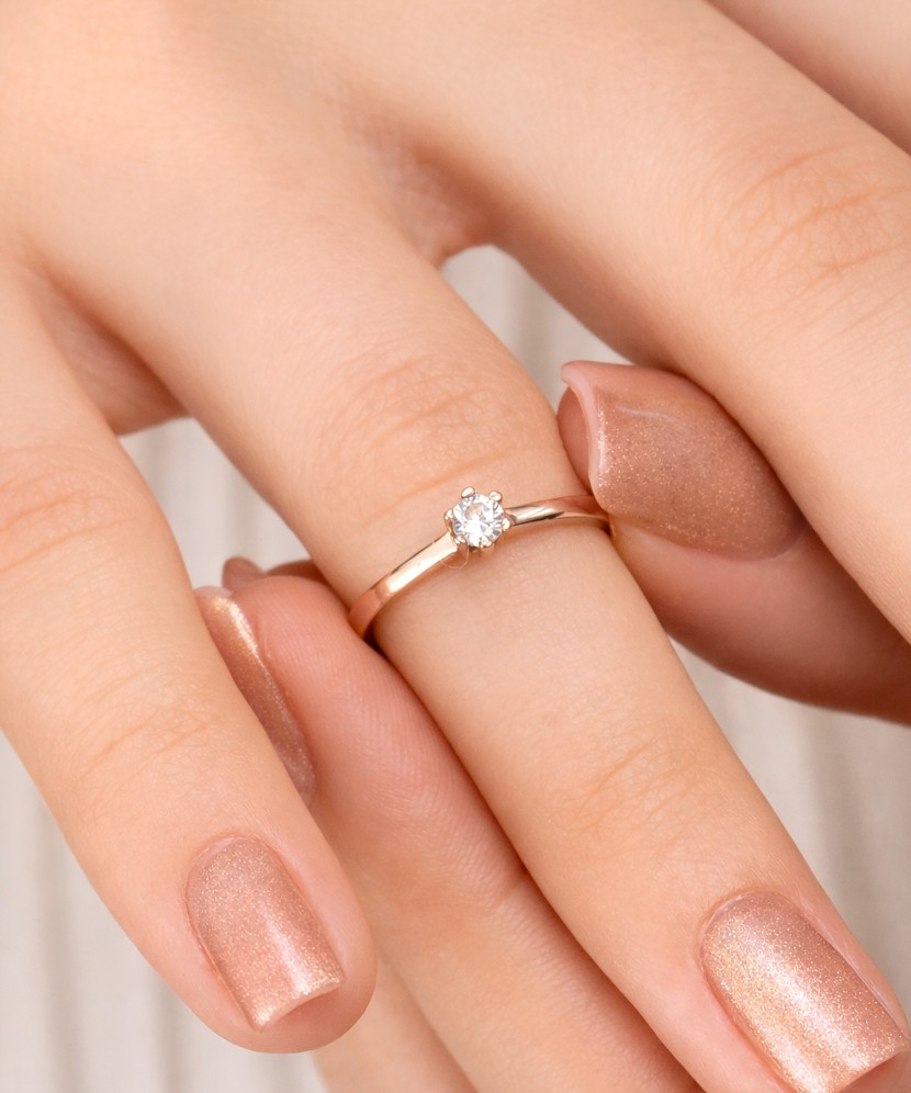 Zelta gredzens ar cirkonijiem