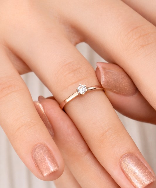 Zelta gredzens ar cirkonijiem