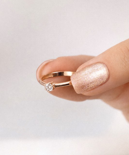 Zelta gredzens ar cirkonijiem