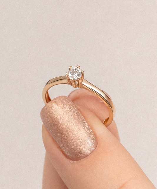 Zelta gredzens ar cirkonijiem