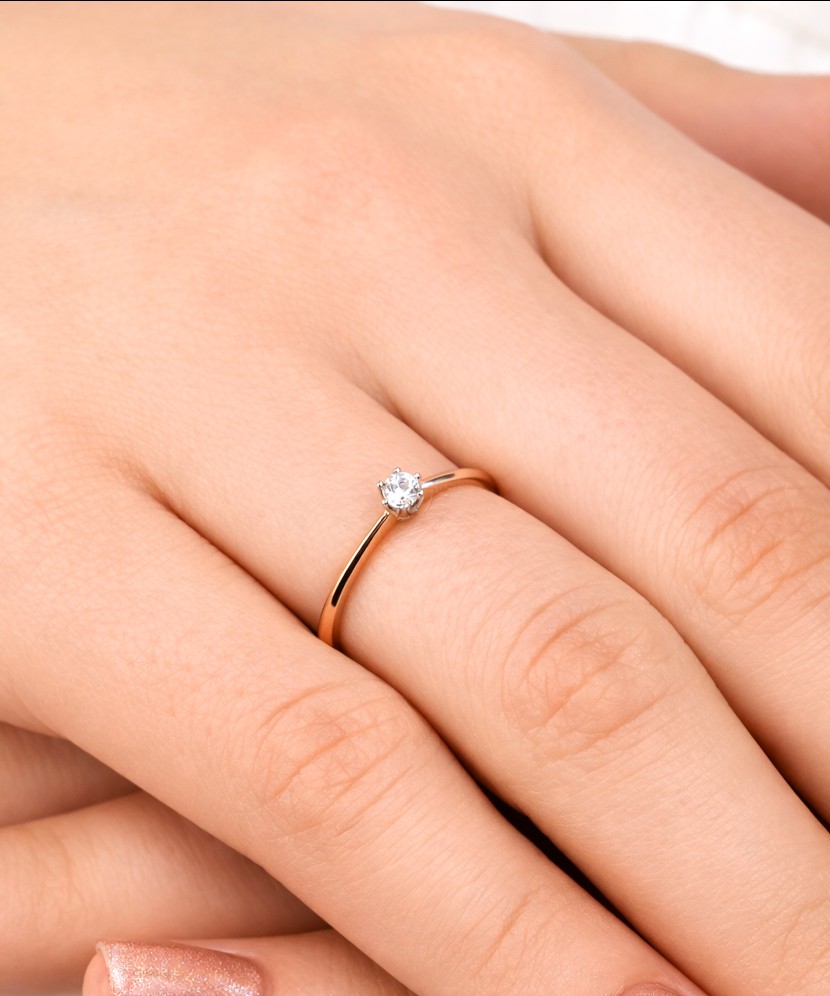 Zelta gredzens ar cirkonijiem