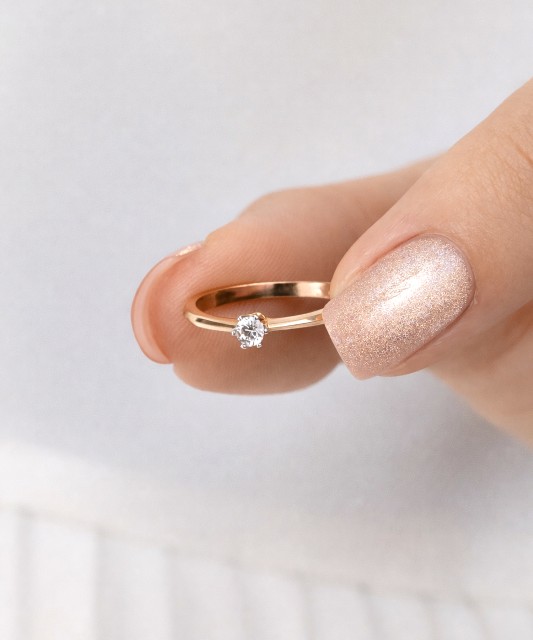 Золотое кольцо с цирконами