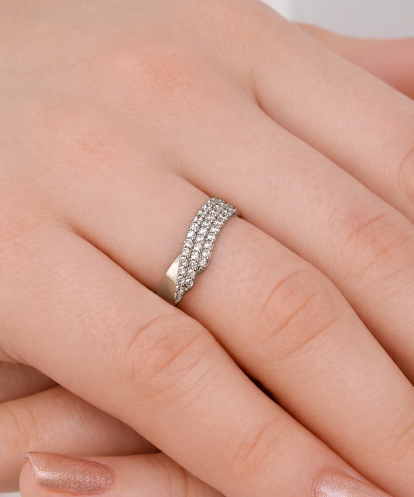 Baltā zelta gredzens ar cirkonijiem