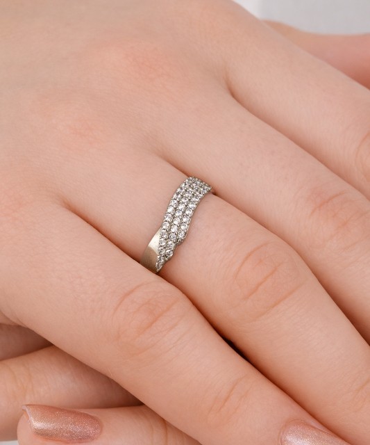 Baltā zelta gredzens ar cirkonijiem