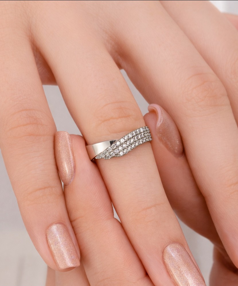 Baltā zelta gredzens ar cirkonijiem