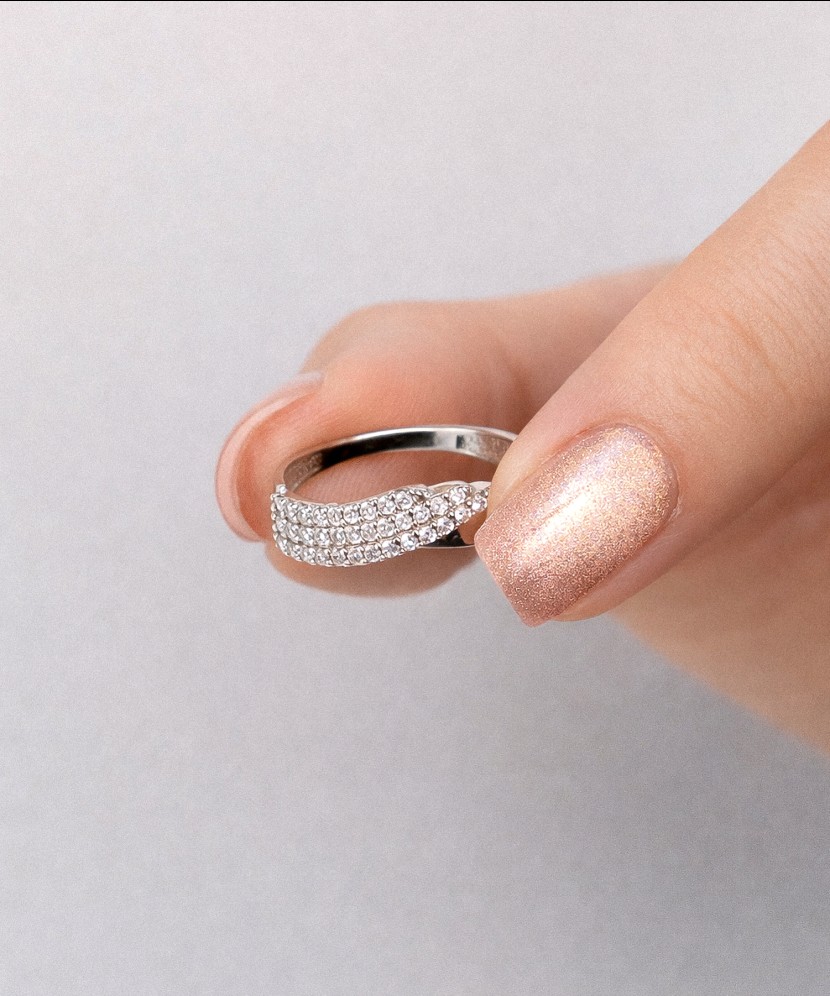 Baltā zelta gredzens ar cirkonijiem