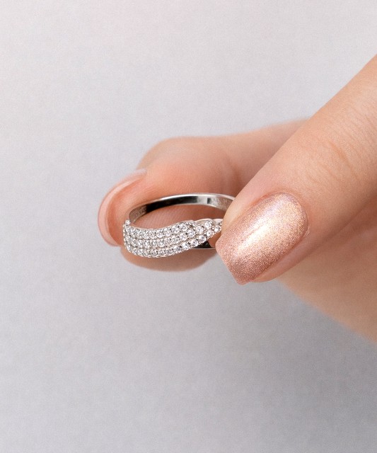 Baltā zelta gredzens ar cirkonijiem