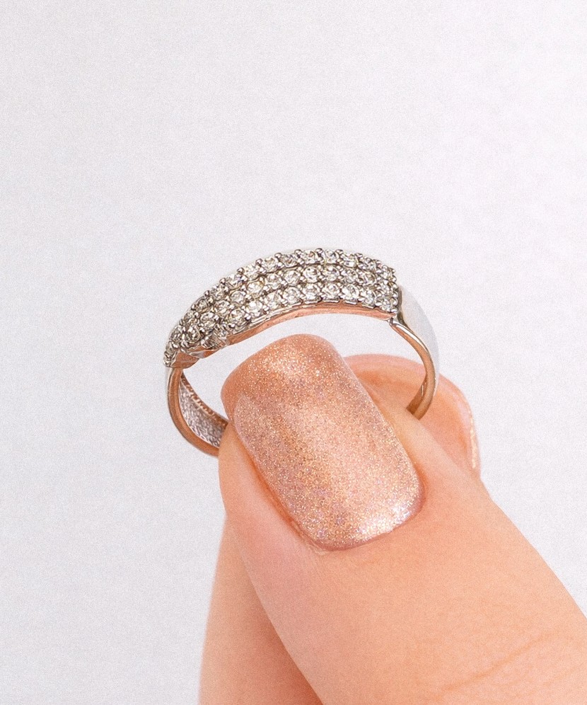 Baltā zelta gredzens ar cirkonijiem