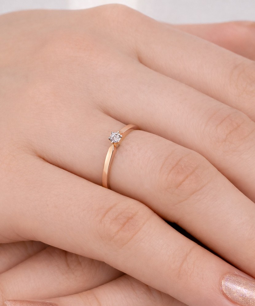 Zelta gredzens ar cirkonijiem