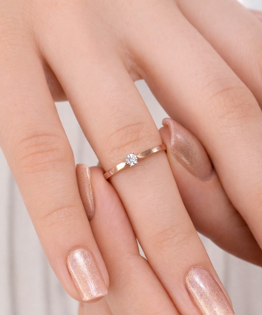 Zelta gredzens ar cirkonijiem