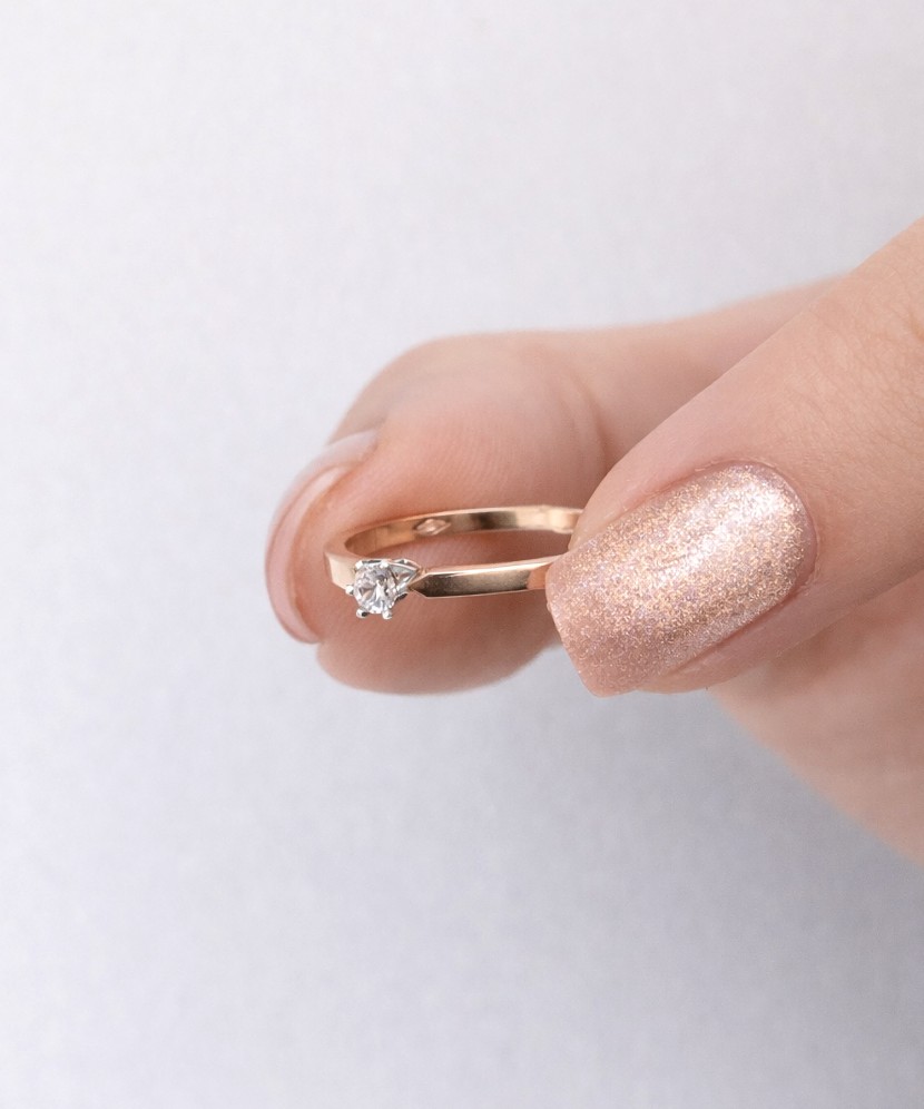 Zelta gredzens ar cirkonijiem