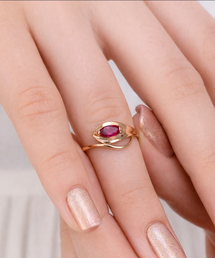 Золотое кольцо с цирконом