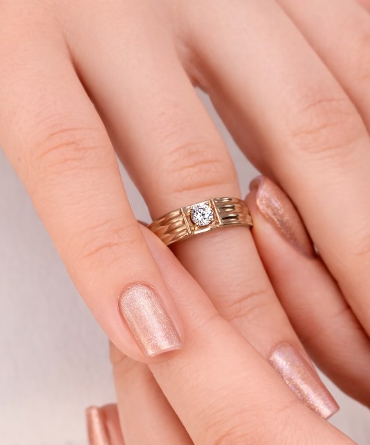 Zelta gredzens ar cirkonijiem