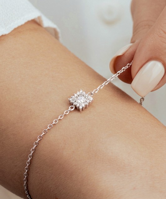 Sudraba rokassprādze ar cirkonijiem