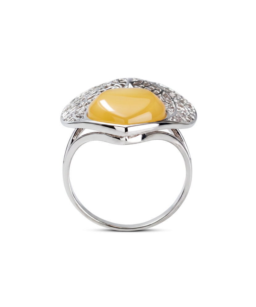 Серебряное кольцо с янтарём
