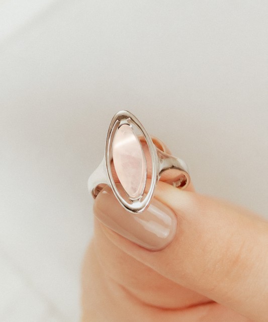 Sudraba gredzens ar rožu kvarcu