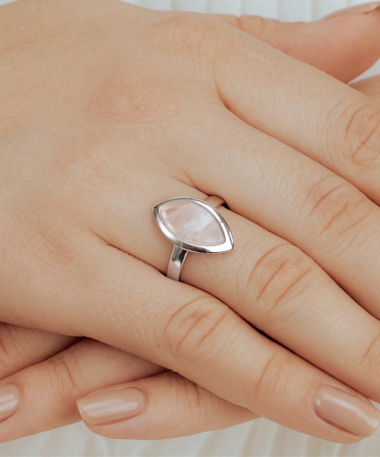 Sudraba gredzens ar rožu kvarcu