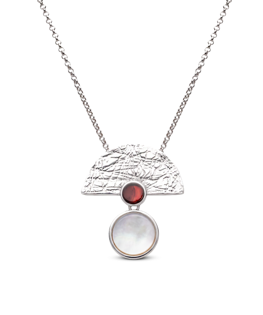 Sudraba ķēdīte ar dzintara un perlamutra kulonu