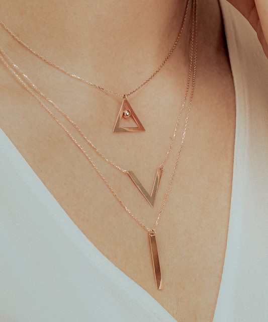 Тройная золотая цепочка с подвесками