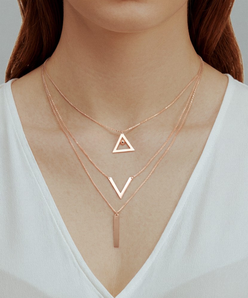 Trīskārša zelta ķēdīte ar kuloniem