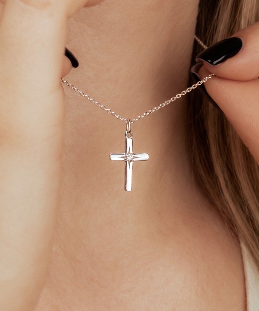 Baltā zelta kulons ar dimantiem "krusts"