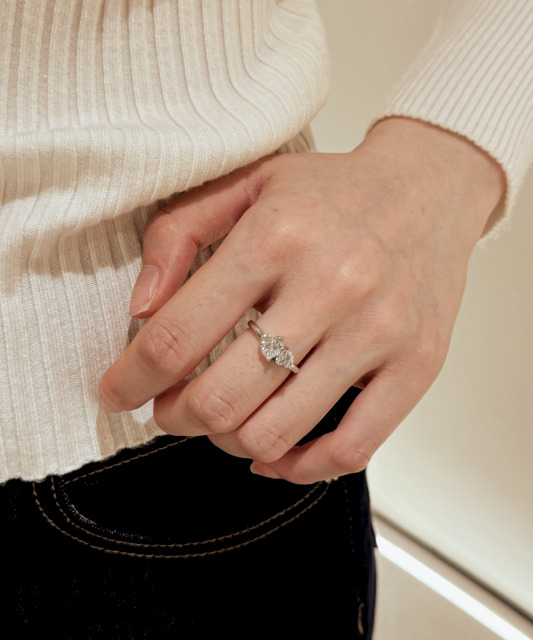 Серебряное кольцо с цирконами «Сердечко»