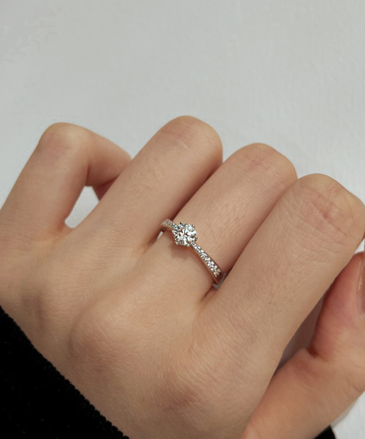 Серебряное кольцо с муассанитами 0.5ct