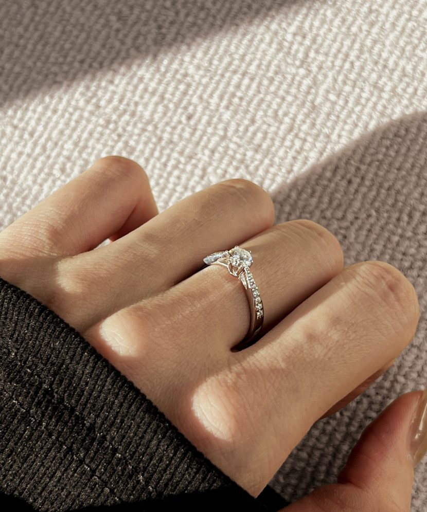 Sudraba gredzens ar moisanītiem 0.5ct