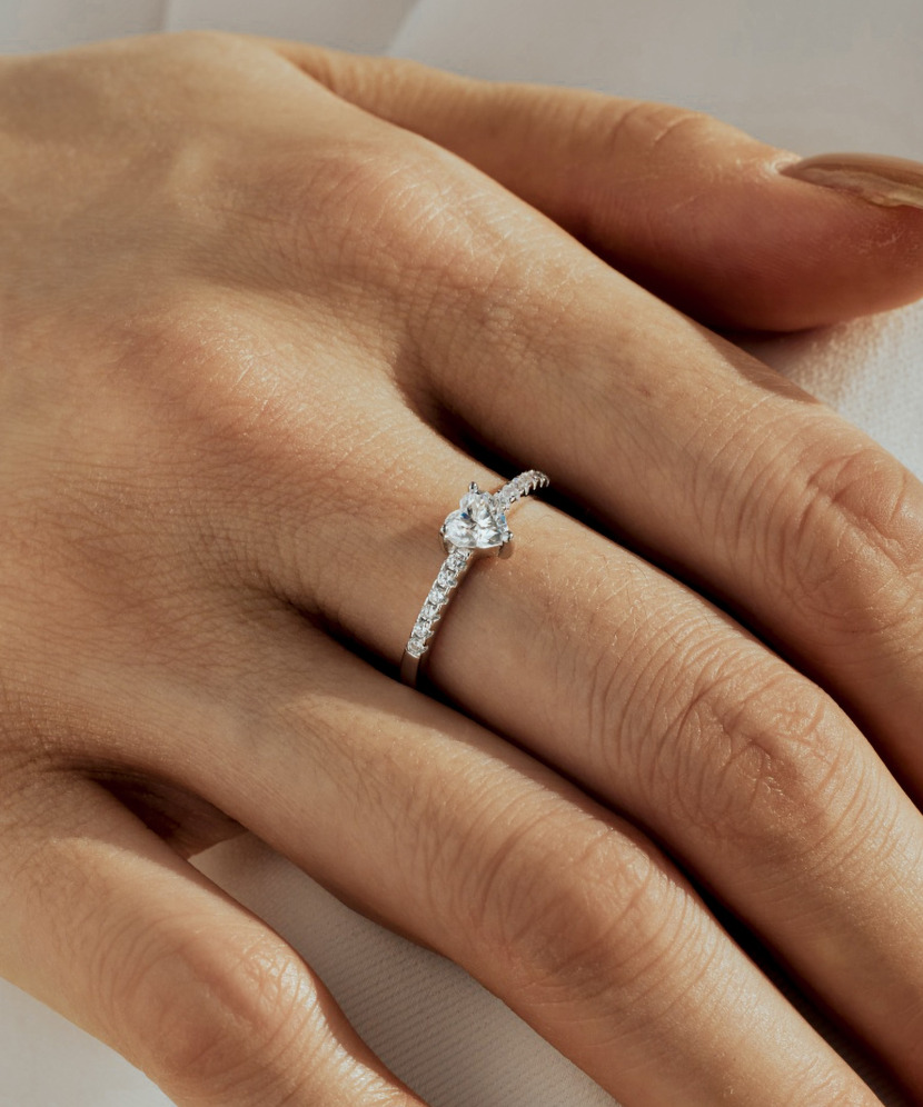 Серебряное кольцо с муассанитами «Сердечко» 0.5ct