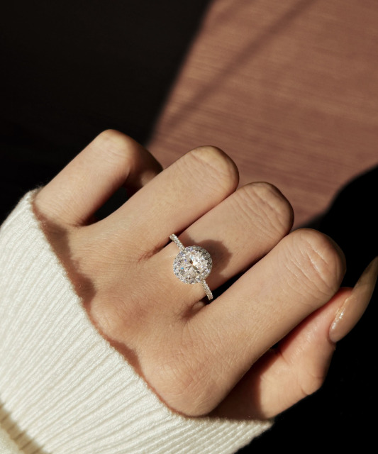 Серебряное кольцо с муассанитами 1.5ct
