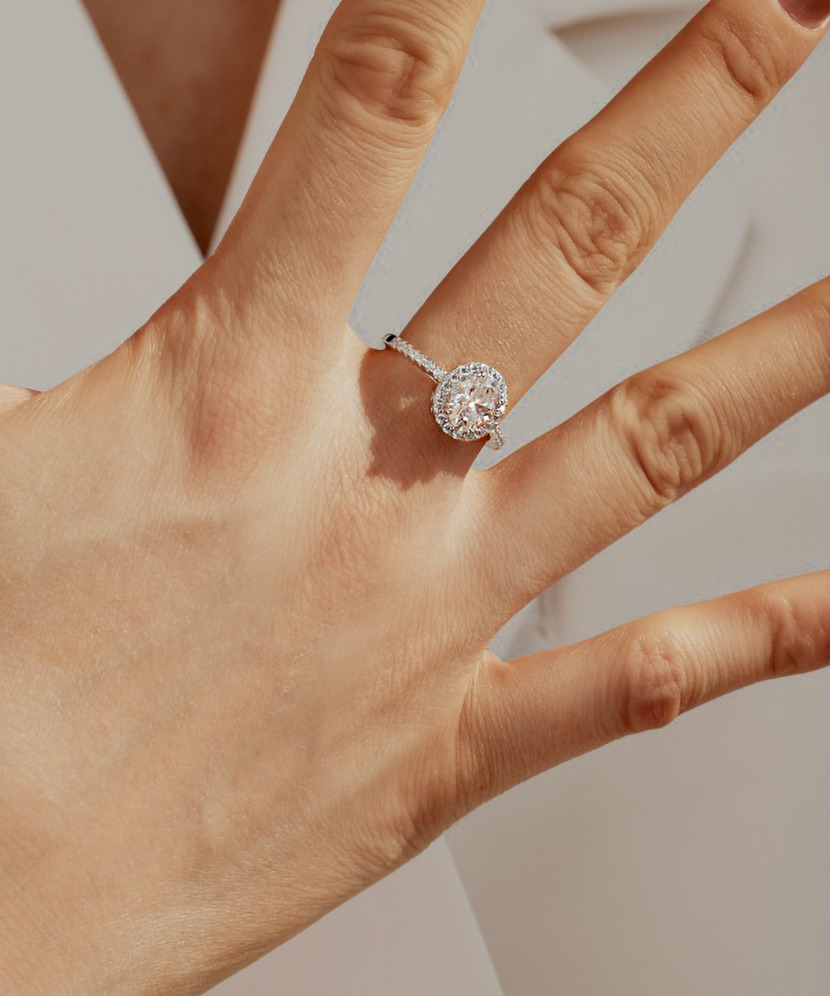 Sudraba gredzens ar moisanītiem 1.5ct